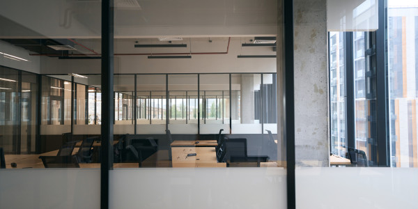 Reformas Integrales de Oficinas y Despachos en Terrassa · Diseño e Instalación de Paneles Divisorios